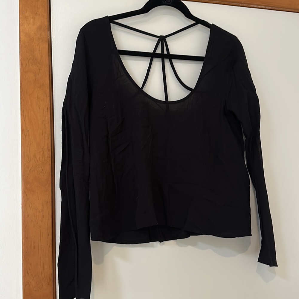 Backless Long-Sleeved Crop Top